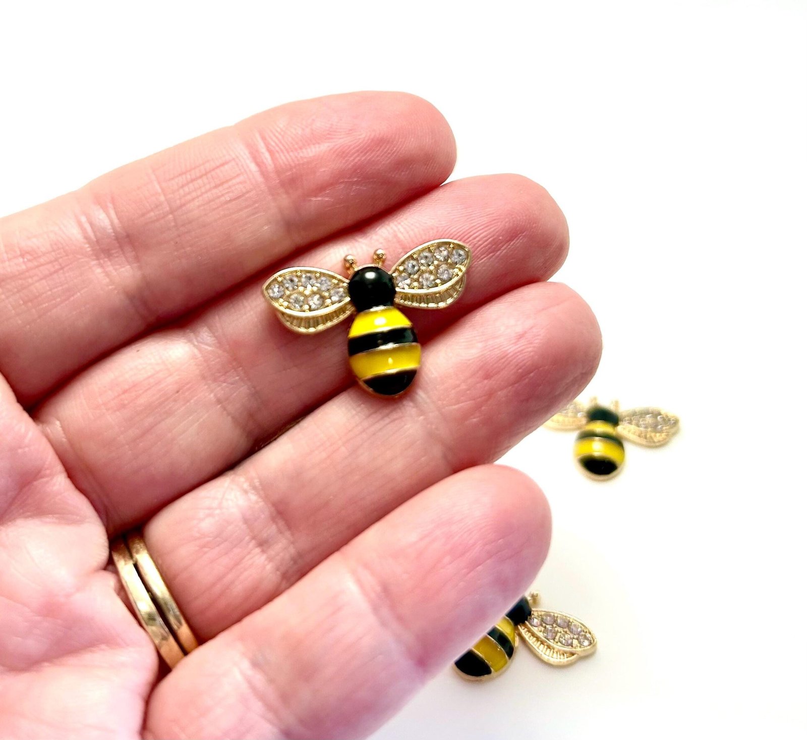 5 Honey Bee Flatbacks | enameled bees charms | hair bow centers | focal | fake baking | bow making | craft supplies | bugs | bee cabochons